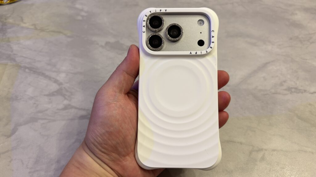 CASETiFYウェーブシリコンケースをiPhone 18 Proでレビュー